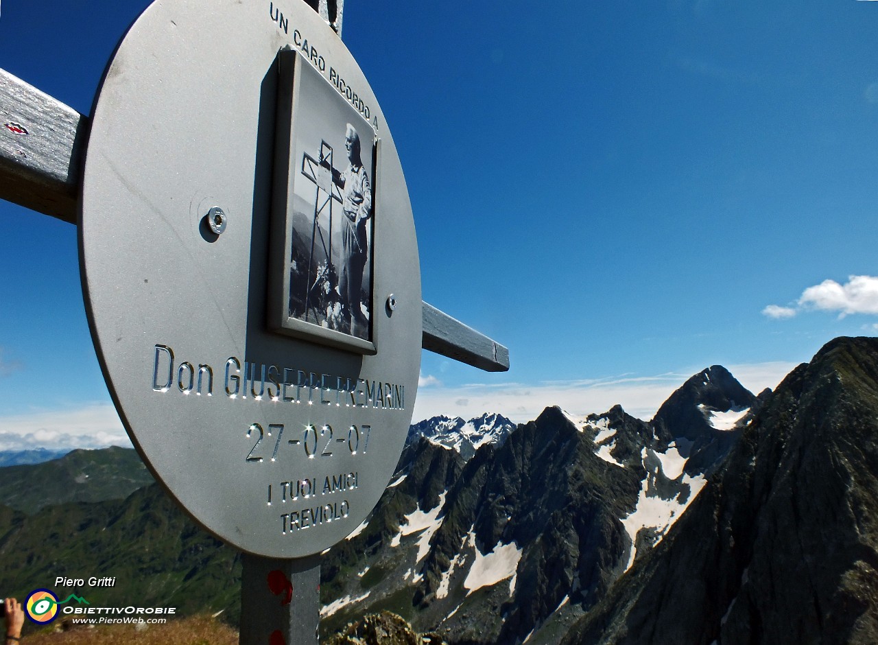 58 La bella croce di vetta del Pizzo di Cigola.JPG